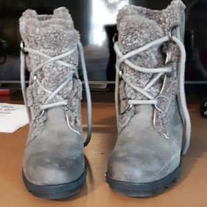 Sorel Joan of Arctic wedge boots MUST SELL!